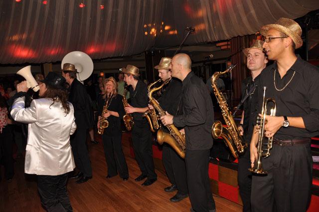 min 2011 03 08 mardi brass band 286